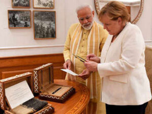 PM Modi gifts a Ratnam Pen to German Chancellor Angela Merkel